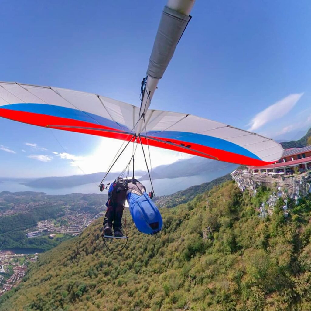 Volo in deltaplano sul lago maggiore